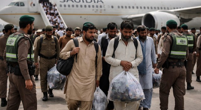 Suudi Arabistan 24 Bin Pakistanlıyı Dilencilik Gerekçesiyle Sınır Dışı Etti