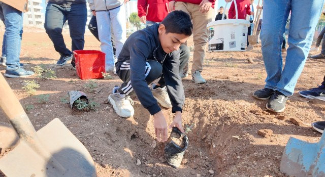 Yeşeren Okullar Projesi ile Bin Fidan Toprakla Buluştu