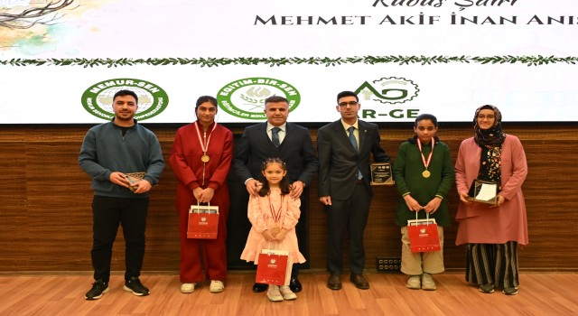 Mehmet Akif İnan Anısına Düzenlenen Yarışmada Öğrenciler Ödüllerini Aldı