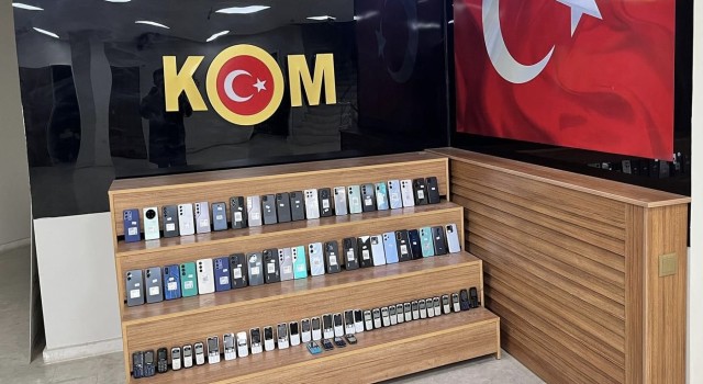 Şanlıurfa’da Kaçak Cep Telefonu Operasyonu: 3 Gözaltı