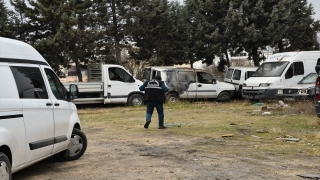 Gaziantep’te yanan hurda otomobilin bagajında erkek cesedi bulundu