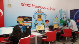 Diyarbakır’da öğrencilere Robotik Kodlama Atölyelerinde eğitim