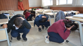 Gaziantep’te ve çevre illerdeki okullarda deprem tatbikatı yapıldı