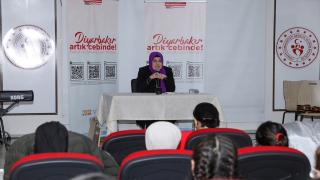 Yazarlar Diyarbakırlı gençlerle buluşmaya devam ediyor