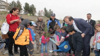 Şırnak’ta şehit polisler anısına 177 fidan toprakla buluşturuldu 