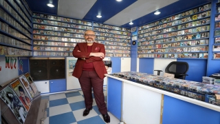 Tarihi Sur’da 20 metrekarelik dükkanında 40 bin kasetlik arşiv oluşturdu 