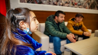 İleri derecede işitme engellilere erken dönemde koklear implant önerisi
