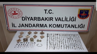 Diyarbakır’da tarihi eser niteliğinde olduğu değerlendirilen 420 sikke ele geçirildi