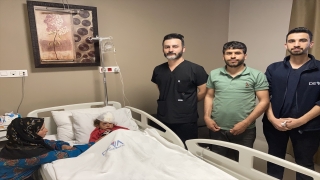 Eşeğin ısırdığı çocuğa boyun bölgesindeki dokudan göz kapağı yapıldı