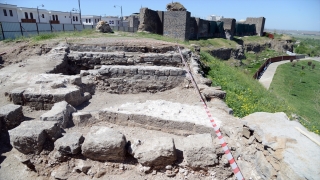 Diyarbakır’da restorasyonda sur duvarları ve payandaların izleri ortaya çıktı