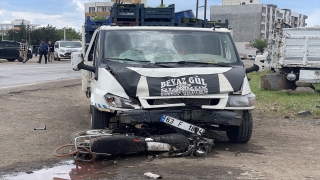 Şanlıurfa’da kamyonetin çarptığı motosikletteki 2 kişi yaralandı