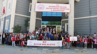Diyarbakır, Bingöl ve Elazığ’da ”Biz Büyük Bir Aileyiz” yürüyüşü yapıldı