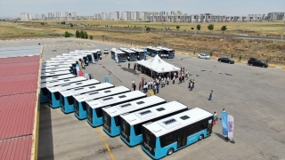 Diyarbakır Büyükşehir Belediyesi 24 otobüsü törenle hizmete aldı