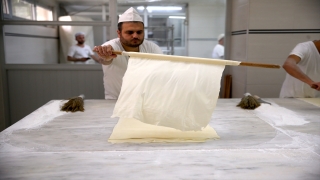 Gaziantep’te baklava ustaları bayram mesaisinde