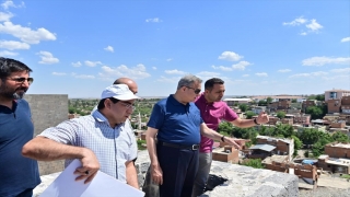 Diyarbakır Valisi Su, surlarda yürütülen restorasyon çalışmalarını denetledi