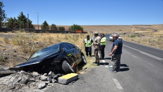 Şanlıurfa’da devrilen otomobildeki 3 kişi yaralandı