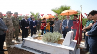 Mardin Valisi Demirtaş, güvenlik güçleri ve şehit aileleriyle bayramlaştı