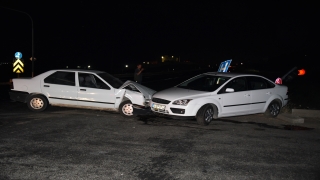 Şanlıurfa’da iki otomobil çarpıştı, 5 kişi yaralandı