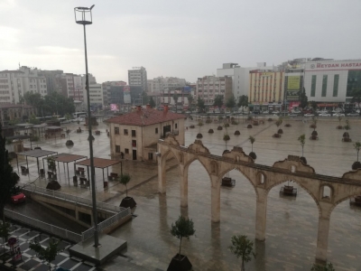 Şanlıurfa yağmura yakalandı (VİDEOLU)