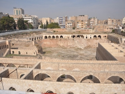 Başka yerde olsa korumaya alınırdı, Urfa’da çürümeye terk edildi!