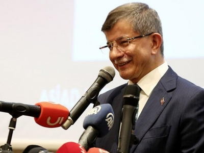 Davutoğlu’ndan diğer partilere emojili mesaj