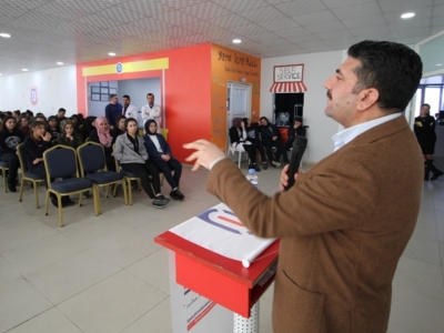 Çiftçi, deneyimlerini öğrencilerle paylaştı
