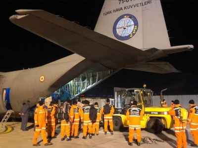 Deprem yardımları askeri kargo uçaklarıyla bölgeye gönderiliyor