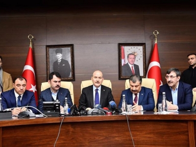 "39 kişiyi göçük altından sağ olarak çıkardık"