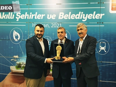 Büyükşehir Belediyesi akıllı ulaşımda ödülünü aldı