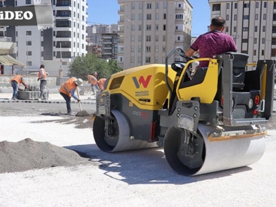 Karaköprü’de yollar kilitli parkeyle döşeniyor