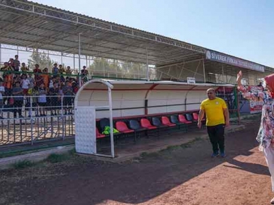 Başkan Çakmak'tan futbol okuluna ziyaret