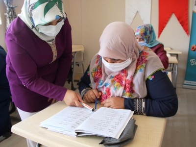 Haliliye’de kadınlar okuma öğreniyor