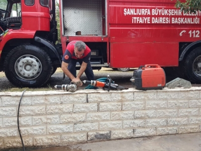 Şanlıurfa itfaiyesi haftalık araç bakımlarını yapıyor