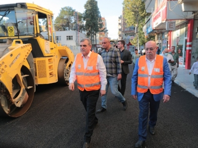 Beyazgül Birecik’te Yürütülen Asfalt Çalışmalarını İnceledi