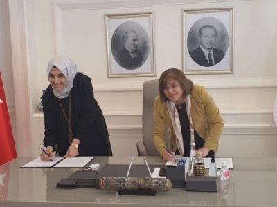 Fatma Şahin'den Ayşe Çakmak'a Destek