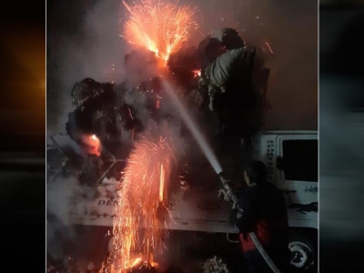 Urfa'da Pamuk Yüklü Kamyon Yandı