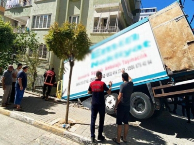 Nakliye Aracı Kontrolden Çıkınca Ortaya Bu Manzara Çıktı