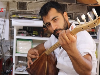Küçük Bir Dükkanda Bağlamaya Adanan Hayat !