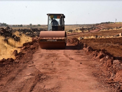 Siverek’in kırsal mahallelerinde yol yapım çalışması sürüyor