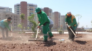 Karaköprü’de yeşil alan çalışması sürüyor