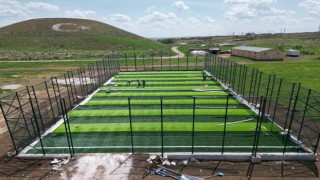 Siverek’te 15 kırsal mahalleye halı saha kazandırılıyor