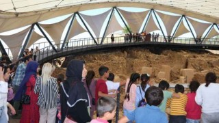 Göbeklitepe’ye bayram tatilinde ziyaretçi akını