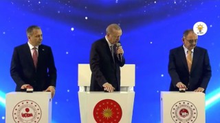 Cumhurbaşkanı Erdoğan Şanlıurfa’da deprem konutlarının anahtarlarını teslim etti