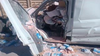 Hilvan’da feci kaza: Minibüs tıra çarptı