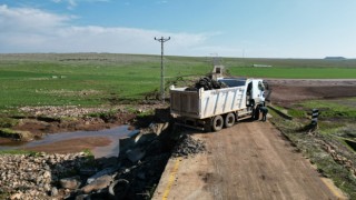 Şanlıurfa’da taşkında zarar gören yol ve köprüler onarılıyor