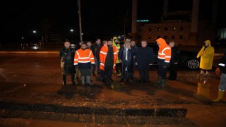 Büyükşehir Belediyesi gece sağanak yağış nöbetindeydi