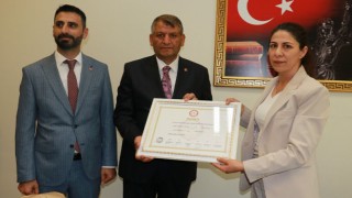 Abdülhakim Ayhan mazbatasını aldı