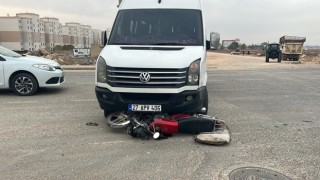 Şanlıurfa’da öğrenci servisi ile motosiklet çarpıştı: 1 yaralı