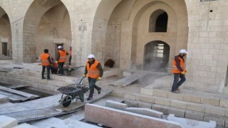 "Şanlıurfa'da Depremde Zarar Gören Tarihi Camiler Yeniden İbadete Açıldı"