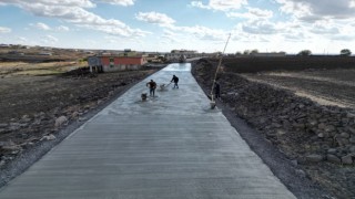 Büyükşehir, Siverek Kırsalında Beton Yol Atağını Sürdürüyor